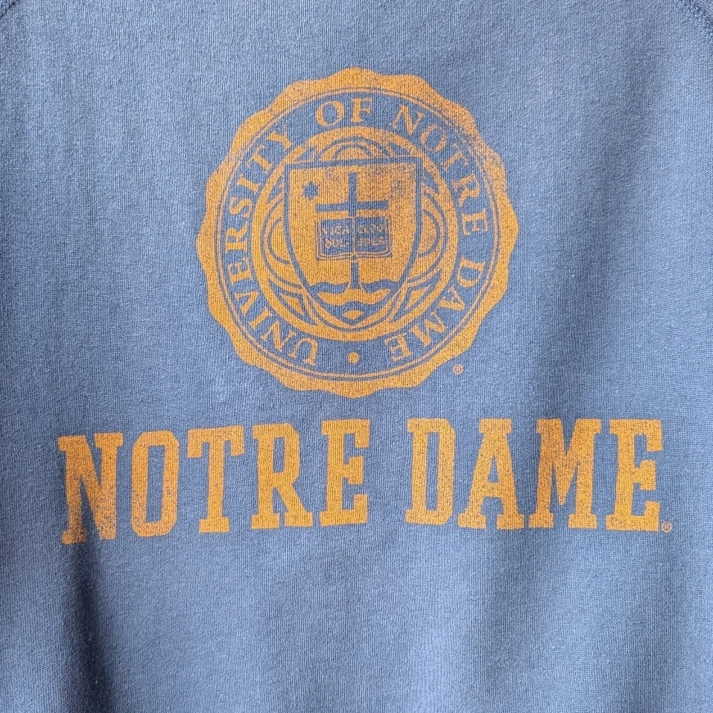 Tailgate Notre Dame English Seal Crest Raglan Sleeve Sweatshirt Blue Small